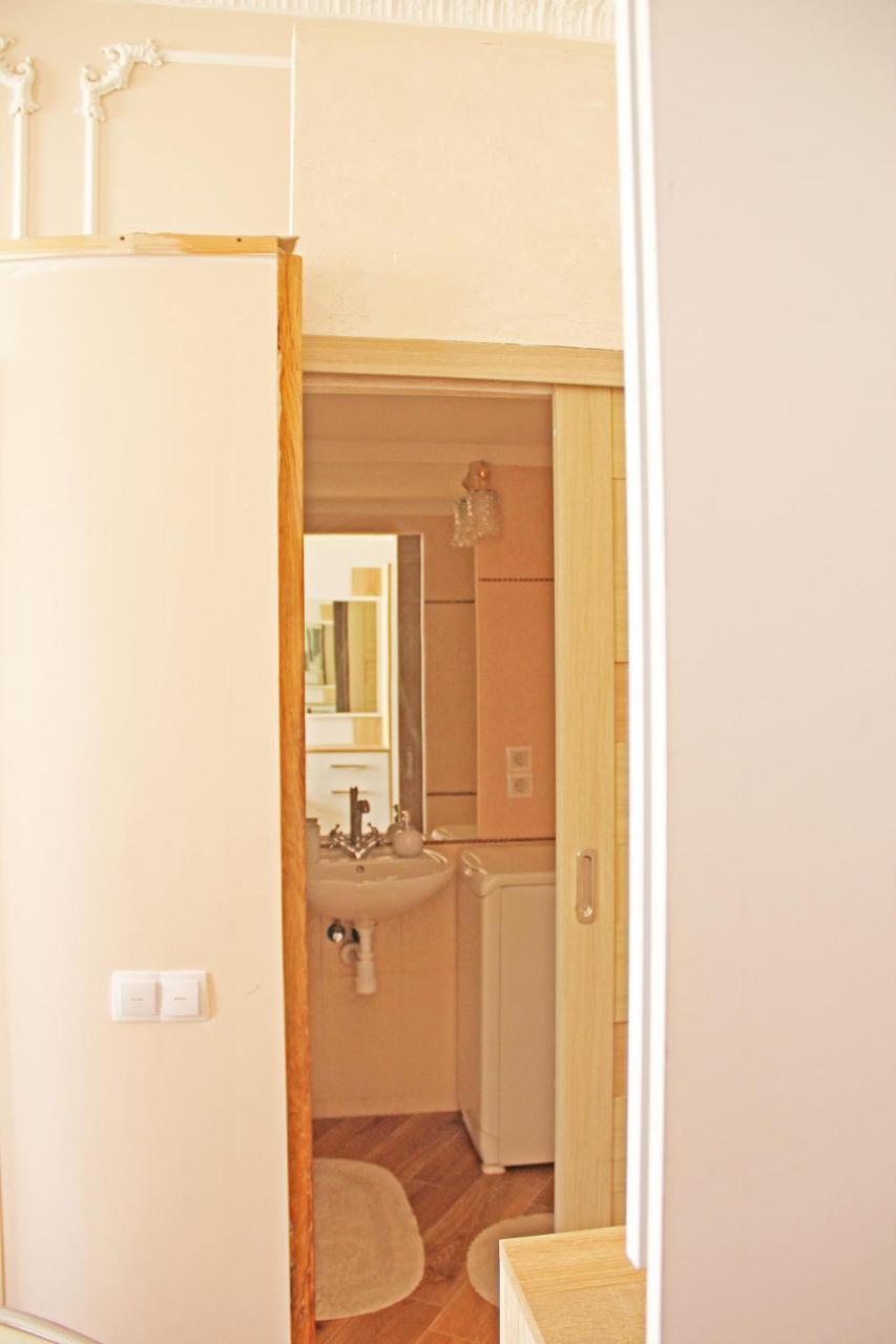 Apartment In The City Center Ивано-Франковск Экстерьер фото