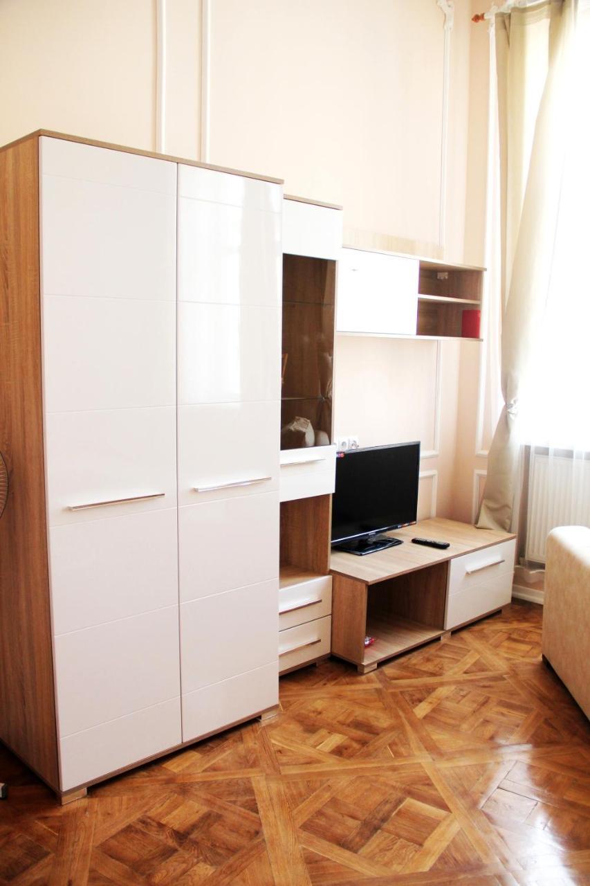 Apartment In The City Center Ивано-Франковск Экстерьер фото